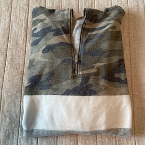 Women’s lightweight hoodie